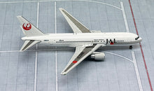 Load image into Gallery viewer, JC Wings 1/400 JAL Japan Airlines Boeing 767-200 old colour JA8231
