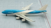 Load image into Gallery viewer, JC Wings 1/400 JetOneX Boeing 747-400 VQ-BWM flaps down
