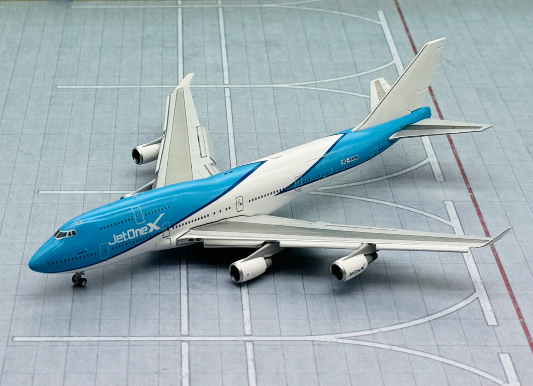 JC Wings 1/400 JetOneX Boeing 747-400 VQ-BWM flaps down
