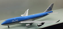 Load image into Gallery viewer, JC Wings 1/200 KLM Royal Dutch Airlines Boeing 747-400 PH-BFH 95 years XX2348
