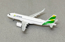 Load image into Gallery viewer, JC Wings 1/400 LATAM Airlines Airbus A320NEO PR-XBG
