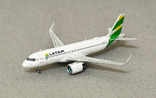 Load image into Gallery viewer, JC Wings 1/400 LATAM Airlines Airbus A320NEO PR-XBG
