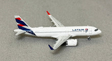 Load image into Gallery viewer, JC Wings 1/400 LATAM Airbus A320NEO "Brazil Voando" PR-XBP
