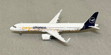 Load image into Gallery viewer, JC Wings 1/400 Lufthansa Airbus A321NEO Help Alliance D-AIEP
