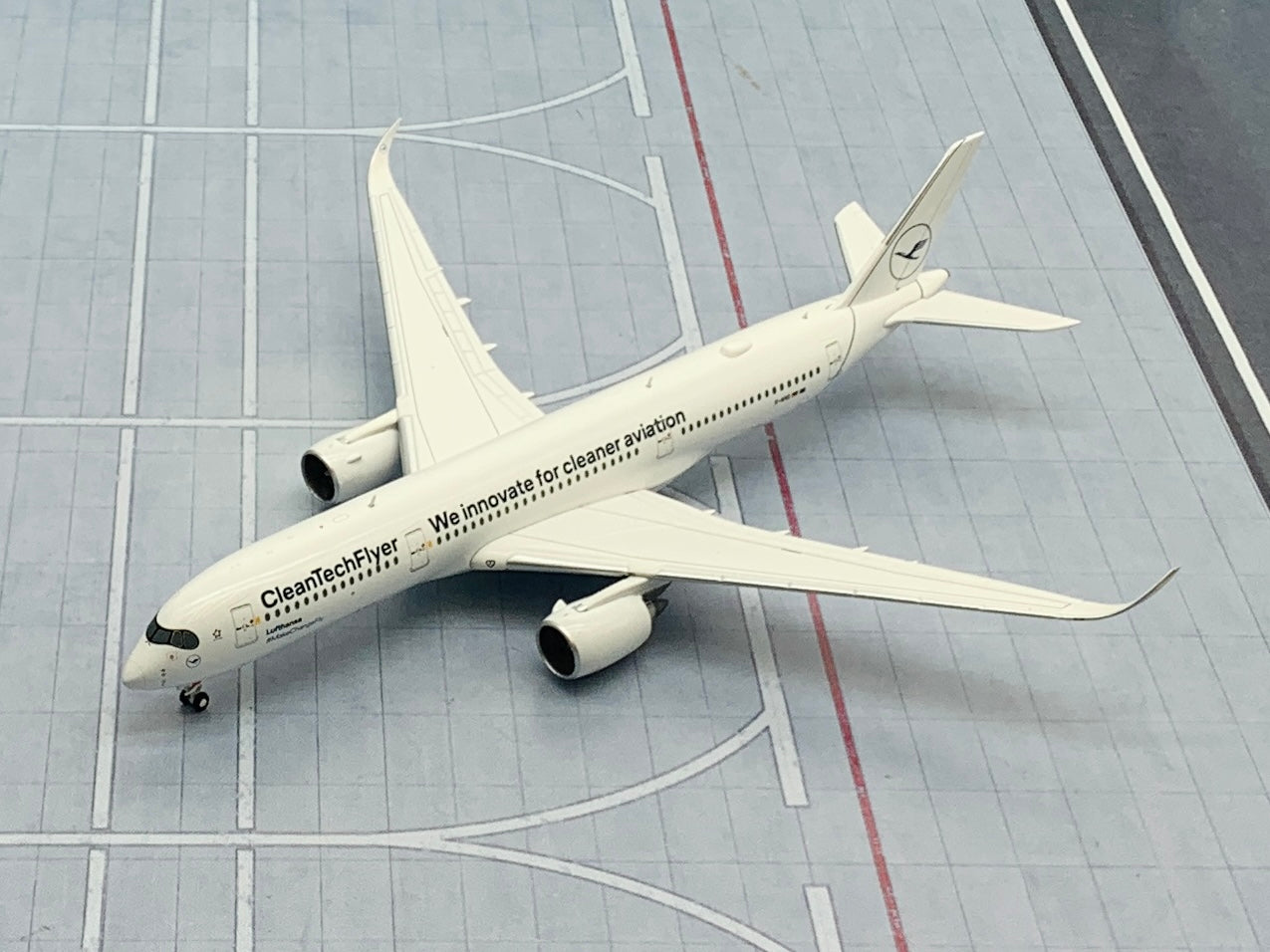 JC Wings 1/400 Lufthansa Airbus A350-900XWB Clean Tech Flyer D-AIVD