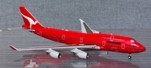 Load image into Gallery viewer, JC Wings 1/400 Qantas Airways Boeing 747-400 All Red VH-OEJ
