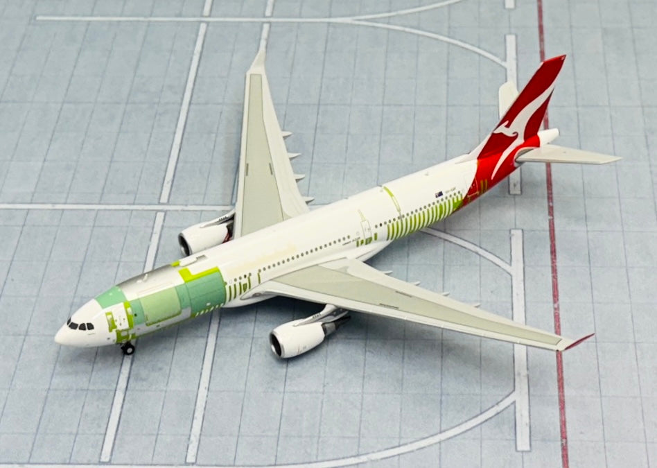 JC Wings 1/400 Qantas Freight Airbus A330-200(P2F) Bare metal VH-EBF