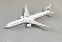 Load image into Gallery viewer, JC Wings 1/400 Qatar Airways Boeing 777-300ER All White A7-BOC XX40679
