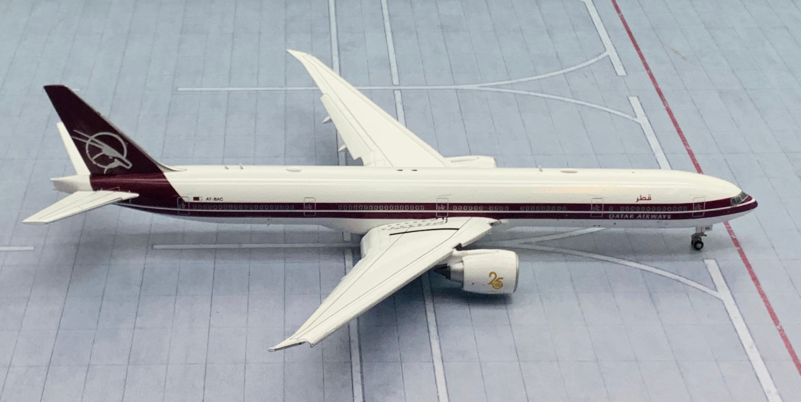 JC Wings 1/400 Qatar Airways Boeing 777-300ER Retro A7-BAC flaps 