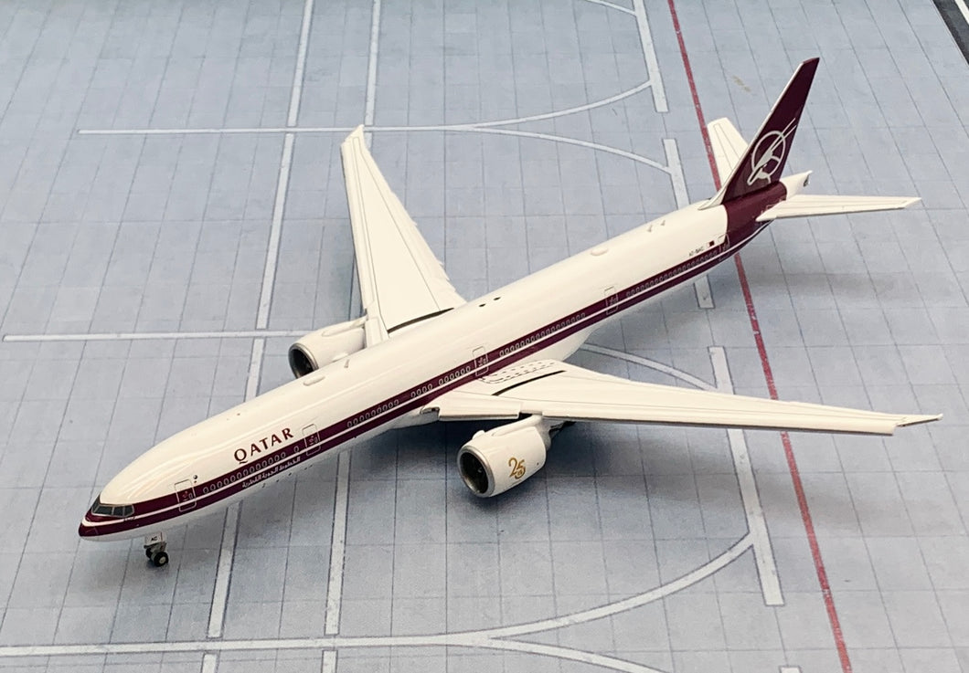 JC Wings 1/400 Qatar Airways Boeing 777-300ER Retro A7-BAC flaps down