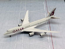 Load image into Gallery viewer, JC Wings 1/400 Qatar Airways Cargo Boeing 747-8F Interactive Series A7-BGB

