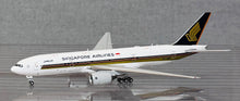 Load image into Gallery viewer, JC Wings 1/400 Singapore Airlines Boeing 777-200ER Jubilee 9V-SRN

