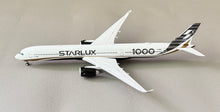 Load image into Gallery viewer, JC Wings 1/400 Starlux Airlines Airbus A350-1000XWB Carbon Fiber B-58551
