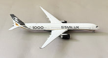 Load image into Gallery viewer, JC Wings 1/400 Starlux Airlines Airbus A350-1000XWB Carbon Fiber B-58551
