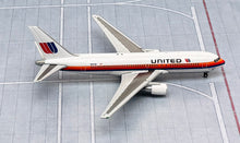 Load image into Gallery viewer, JC Wings 1/400 United Airlines Boeing 767-200 Saul Bass N607UA

