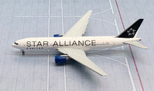 Load image into Gallery viewer, JC Wings 1/400 United Airlines Boeing 777-200ER Star Alliance N218UA flaps down
