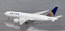 Load image into Gallery viewer, JC Wings 1/400 United Airlines Boeing 777-200ER Gordon M. Bethune N78001
