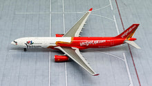 Load image into Gallery viewer, JC Wings 1/400 VietJet Air Airbus A330-300 VN-A814
