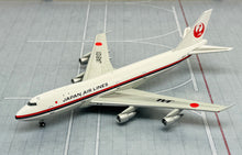 Load image into Gallery viewer, Jet Model 1/400 JAL Japan Air Lines Boeing 747-100 JA8101
