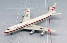 Load image into Gallery viewer, Jet Model 1/400 JAL Japan Air Lines Boeing 747-100 JA8112
