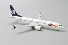 Load image into Gallery viewer, JC Wings 1/200 Shandong Airlines Boeing 737-8 MAX B-1271
