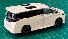 Load image into Gallery viewer, Masdi 1/64 Toyota Alphard white
