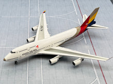Load image into Gallery viewer, NG models Lite 1/400 Asiana Airlines Boeing 747-400 HL7421 grey nose AAR009

