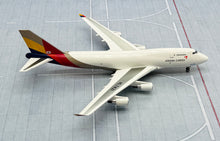 Load image into Gallery viewer, NG models Lite 1/400 Asiana Airlines Boeing 747-400 HL7421 AAR008
