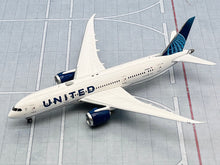 Load image into Gallery viewer, Phoenix 1/400 United Airlines Boeing 787-8 N45905
