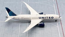 Load image into Gallery viewer, Phoenix 1/400 United Airlines Boeing 787-8 N45905
