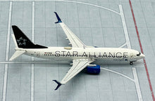Load image into Gallery viewer, Gemini Jets 1/400 United Airlines Boeing 737-800 N76516 Star Alliance
