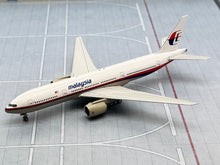 Load image into Gallery viewer, NG models 1/400 Malaysia Airlines Boeing 777-200ER 9M-MRO
