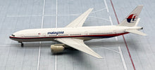 Load image into Gallery viewer, NG models 1/400 Malaysia Airlines Boeing 777-200ER 9M-MRO

