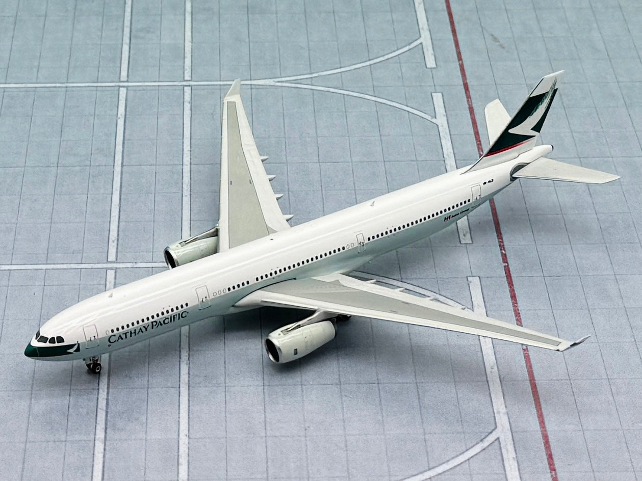 Phoenix 1/400 Cathay Pacific Airbus A330-300 VR-HLD – First Class