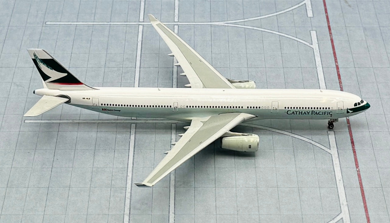 美品 Phoenix エーデルワイス AIRBUS A330-300 1/400 Phoenix 1/400 Cathay Pacific Airbus A330-300 VR-HLD – First Class