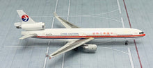 Load image into Gallery viewer, HX Models 1/400 China Eastern Airlines McDonnell Douglas MD-11F B-2174
