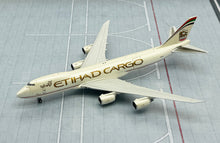 Load image into Gallery viewer, JC Wings 1/400 Etihad Cargo Boeing 747-8F Interactive Series: N855GT
