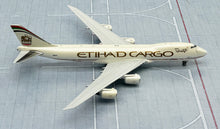 Load image into Gallery viewer, JC Wings 1/400 Etihad Cargo Boeing 747-8F Interactive Series: N855GT
