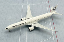 Load image into Gallery viewer, JC Wings 1/400 Air New Zealand Boeing 777-300ER All White ZK-OKU
