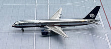 Load image into Gallery viewer, JC Wings 1/400 Aeromexico Boeing 757-200 Polished N490AM

