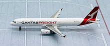 Load image into Gallery viewer, JC Wings 1/400 Qantas Freight Airbus A321(P2F) VH-XF6
