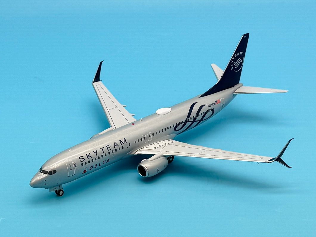 NG models 1/200 Delta Airlines Boeing 737-800 N381DN Skyteam 08013