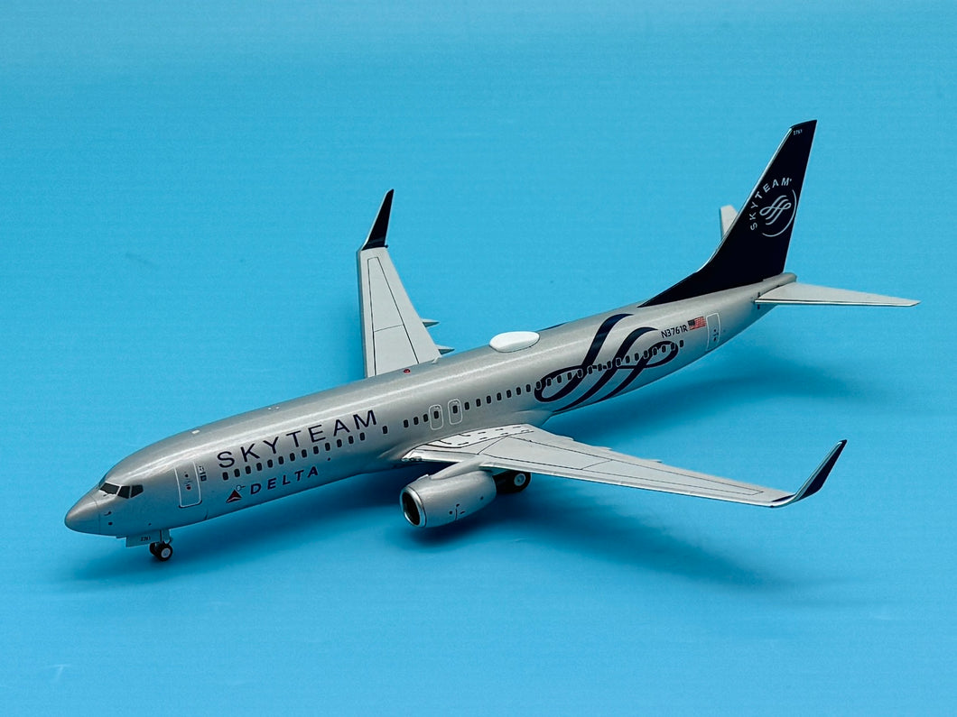 NG models 1/200 Delta Airlines Boeing 737-800 N3761R Skyteam 08015