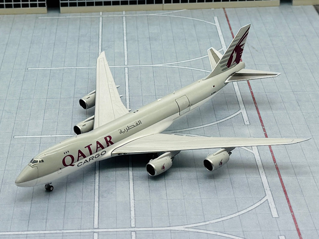 JC Wings 1/400 Qatar Airways Cargo Boeing 747-8F Interactive Series A7-BGA
