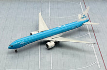 Load image into Gallery viewer, Phoenix 1/400 KLM Royal Dutch Airlines Boeing 777-300ER PH-BVD
