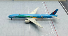 Load image into Gallery viewer, JC Wings 1/400 China Eastern Airlines Boeing 777-300ER CIIE B-2002 flaps down

