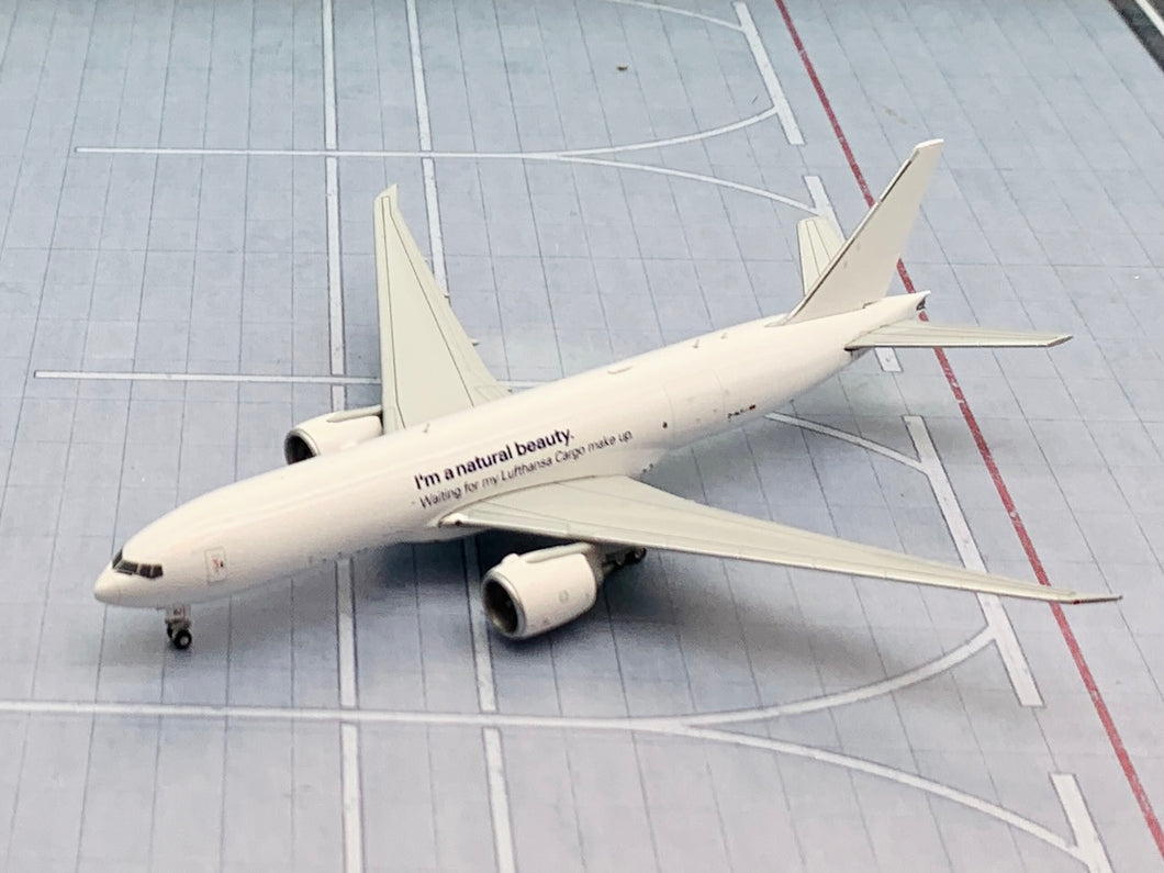 JC Wings 1/400 Lufthansa Cargo Boeing 777-200LRF D-ALFJ