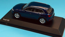 Load image into Gallery viewer, i-Scale 1/43 Audi Q5 in Navarra Blue
