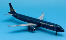 Load image into Gallery viewer, JC Wings 1/200 Vietnam Airlines Airbus A321 VN-A390
