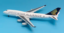 Load image into Gallery viewer, JC Wings 1/400 Singapore Airlines Boeing 747-400 Star Alliance 9V-SPP
